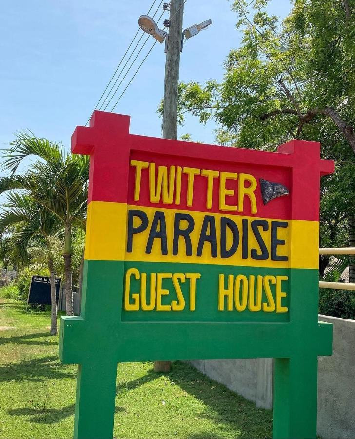 Twitter Paradise Ampeni Екстериор снимка